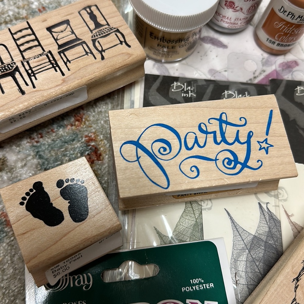 New and like new stamps and supplies - Picture 3 of 10